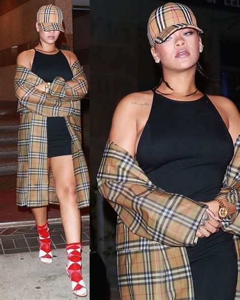 Celebrities That Wear Burberry
